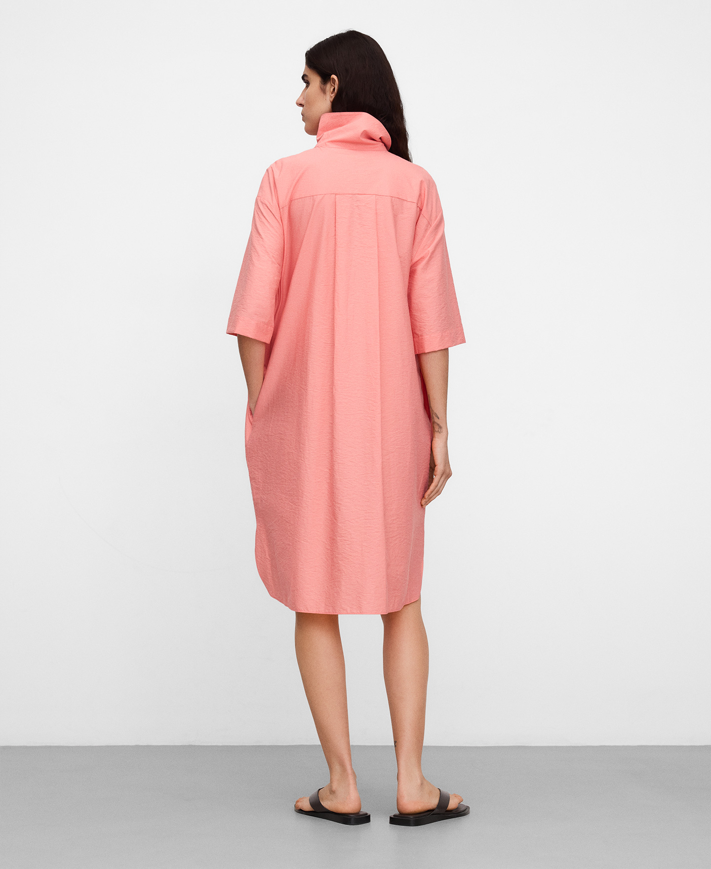 Robe &agrave; col italien asym&eacute;trique image number 2
