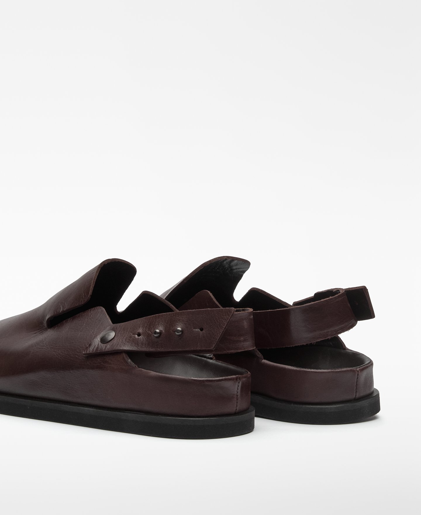 Brown leather clog man image number 2