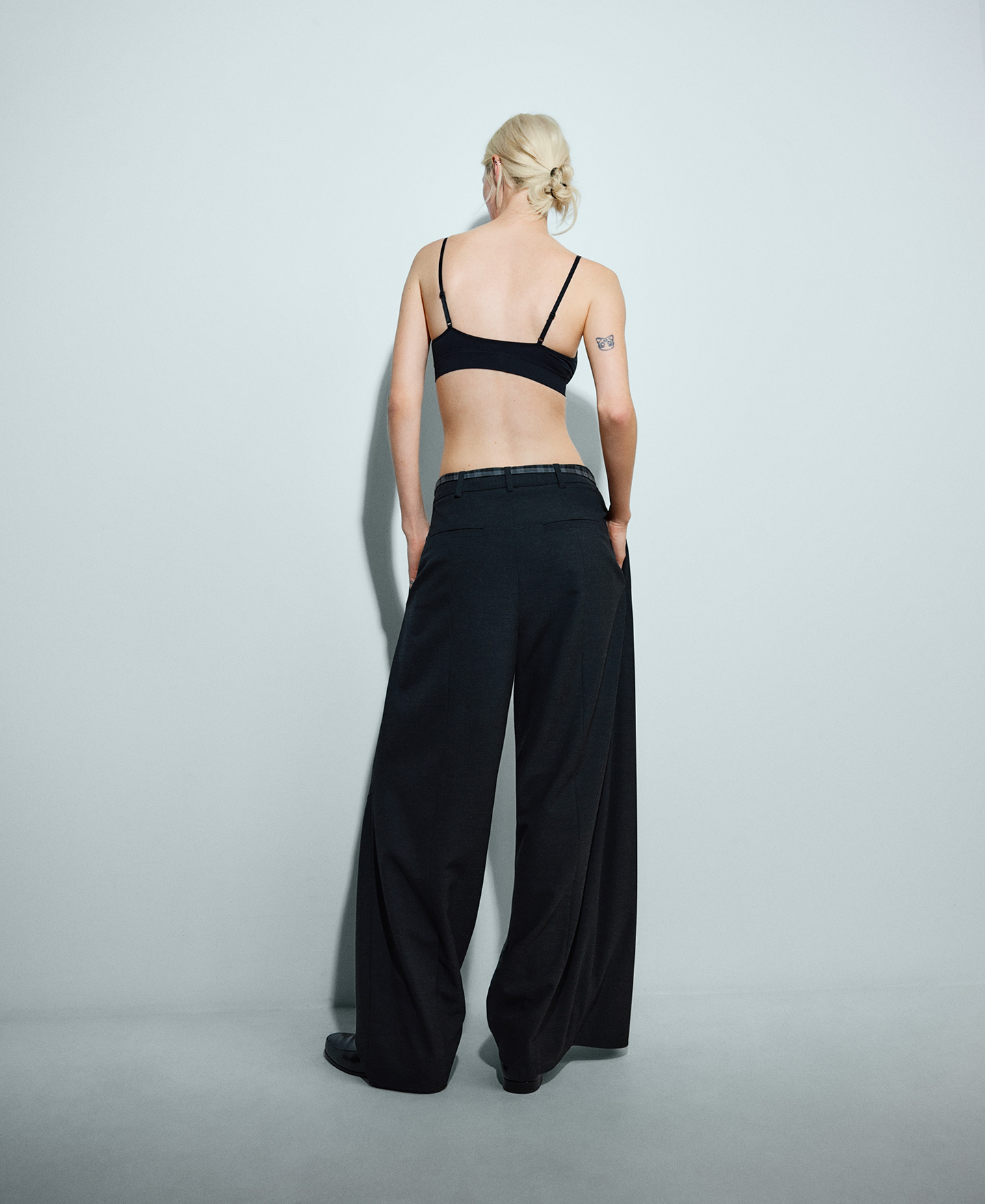 Pantalón asimétrico combinado mujer image number 1