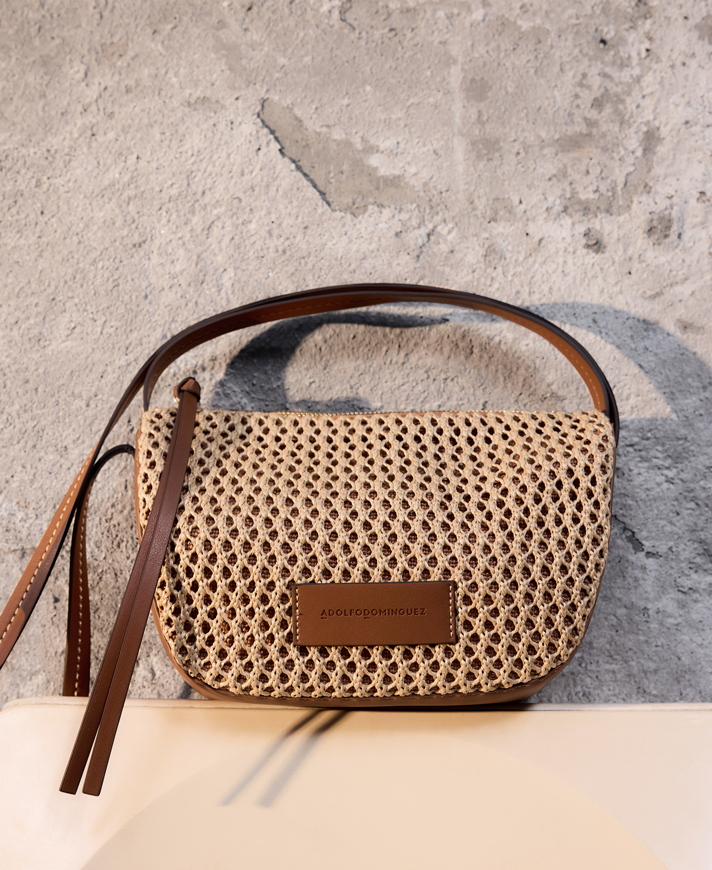 Raffia-textured mini bowling bag woman image number 4