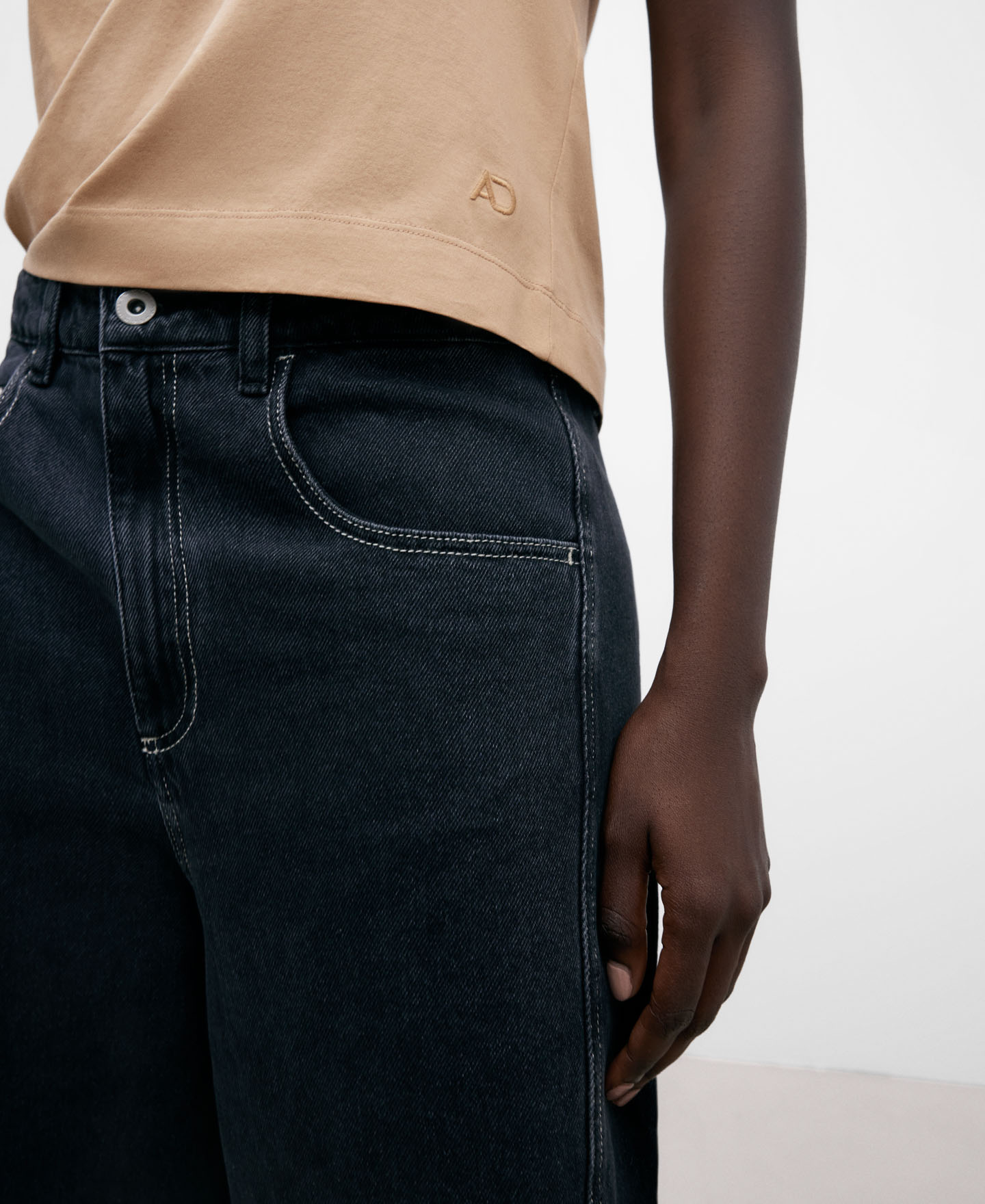 Asymmetrical cotton T-shirt image number 3