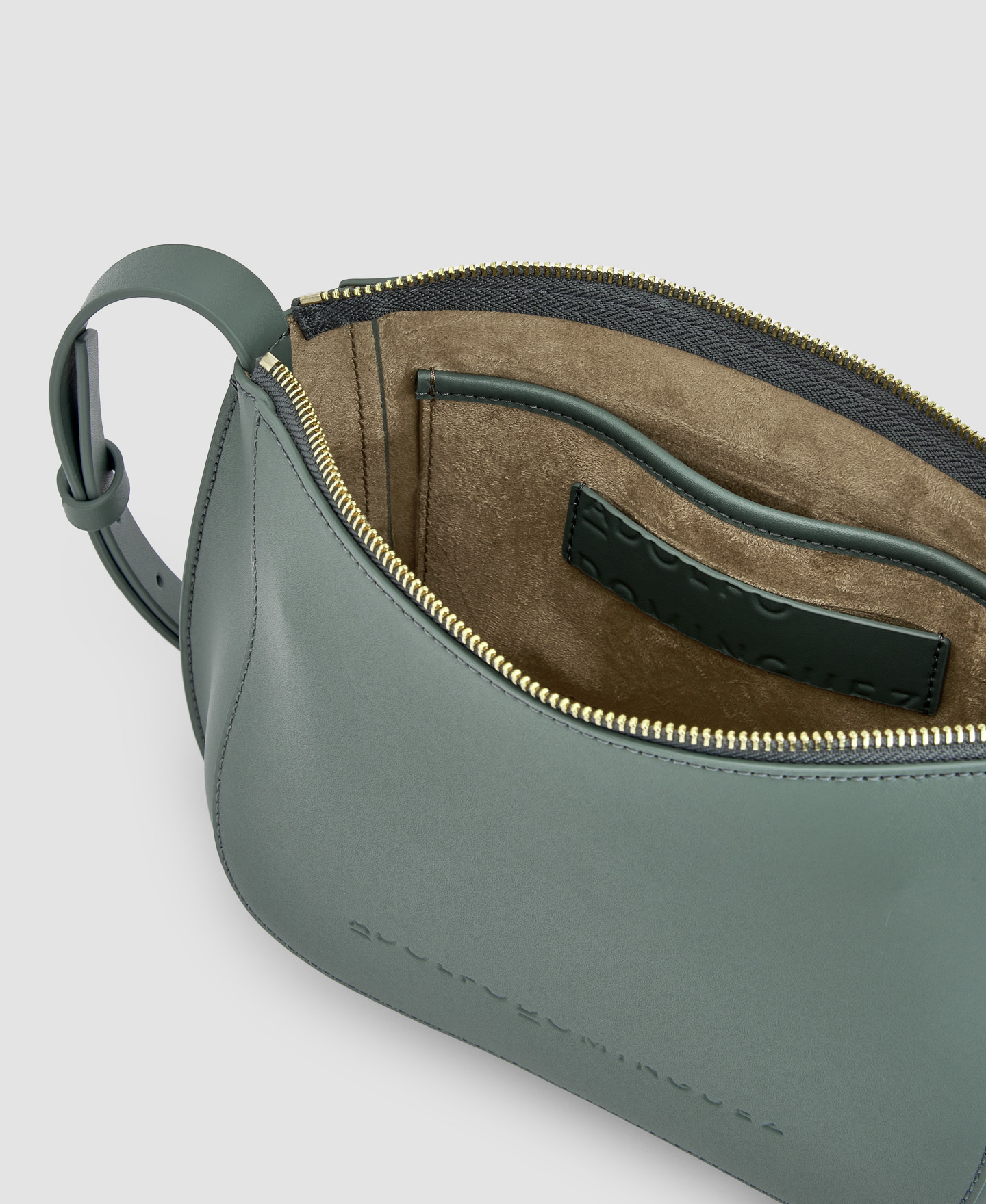 Bandolera en piel vaqueta responsable image number 2