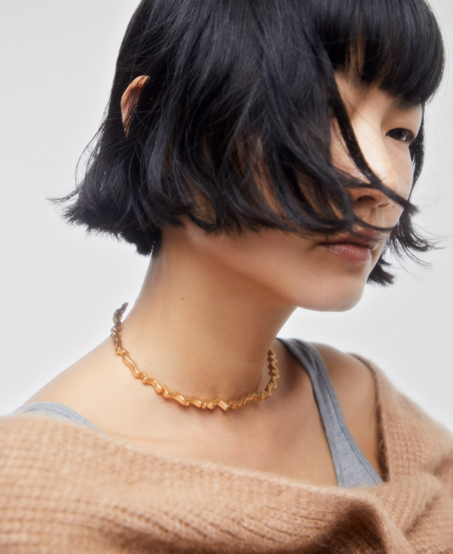 Brass folded necklace image number 3