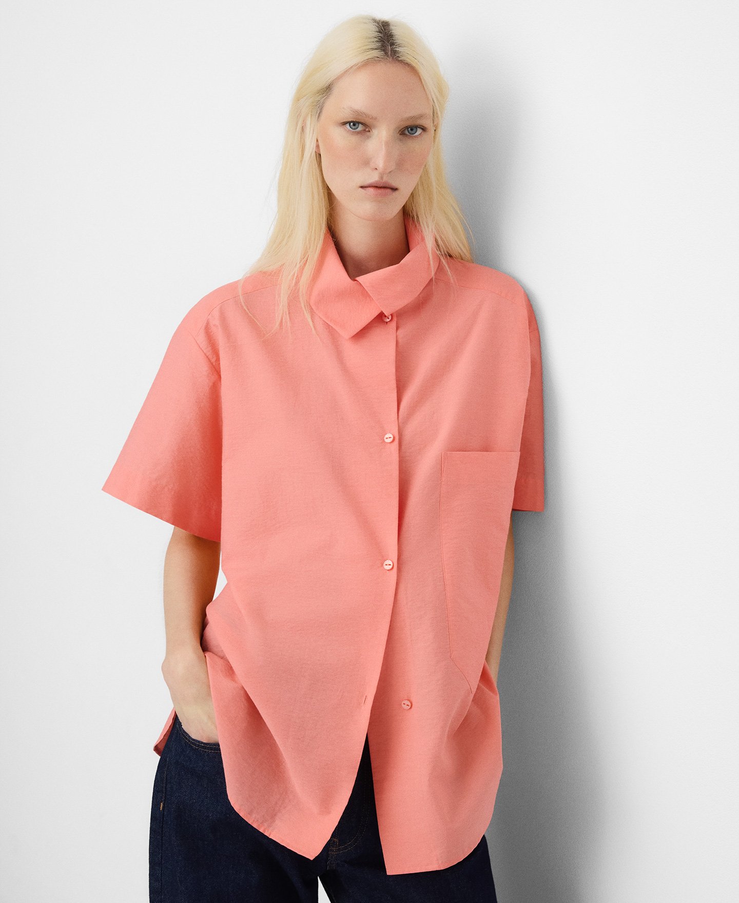 Asymmetric spread collar shirt image number 0