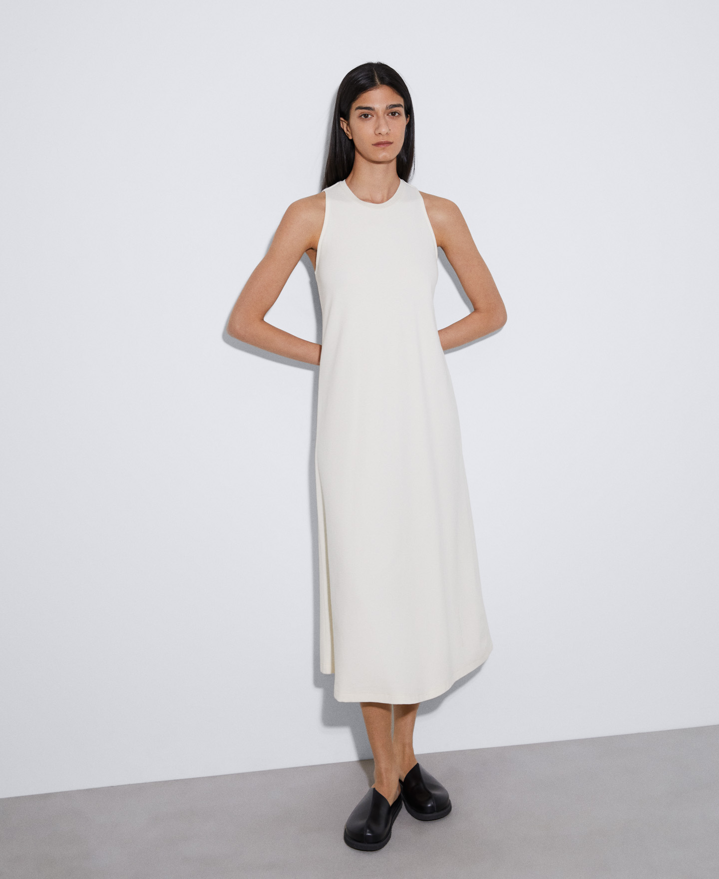 Flowing cut dress with armhole sleeves image number 1