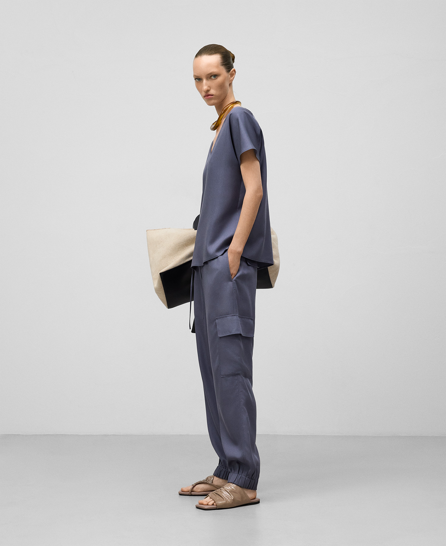 Pantalón cargo lyocell responsable mujer image number 3