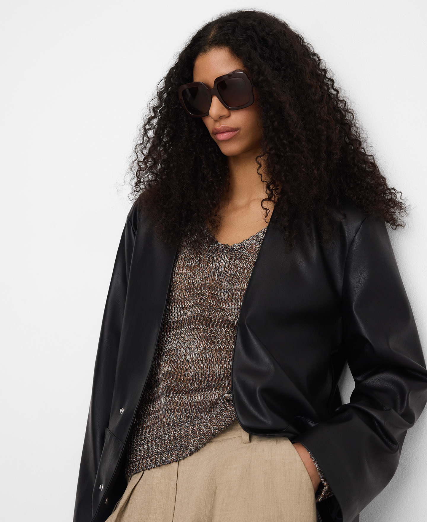 V-neck melange knit sweater image number 3