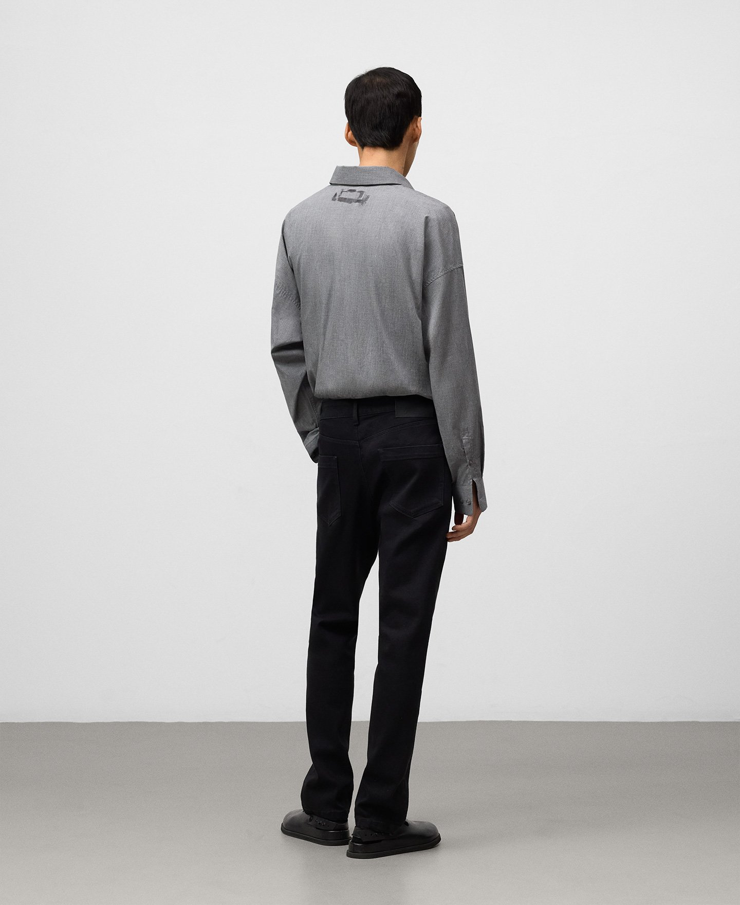 Black denim trousers man image number 2