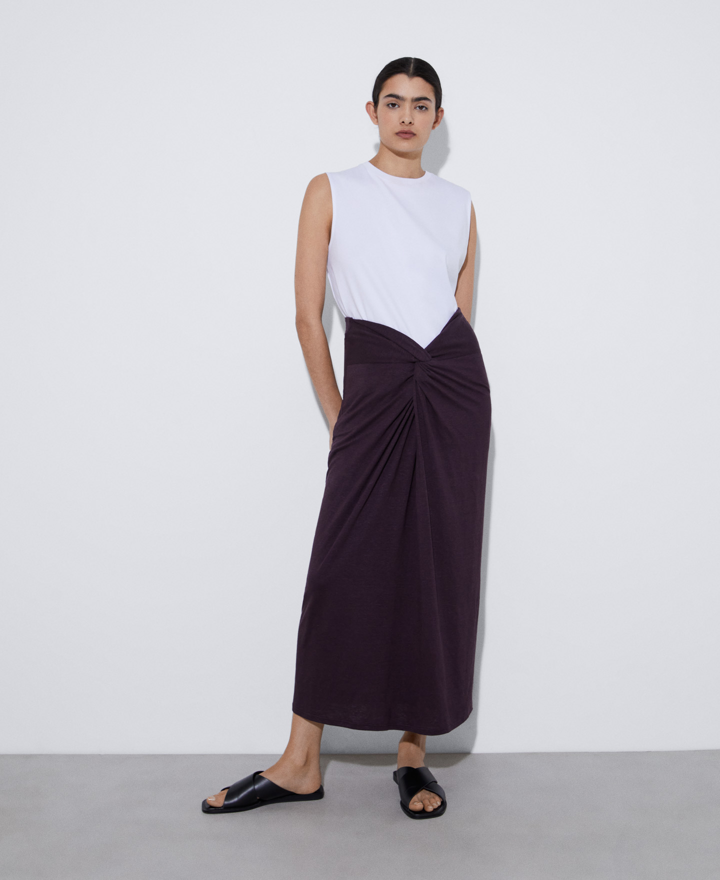 Long skirt with knot detail in linen image number 1