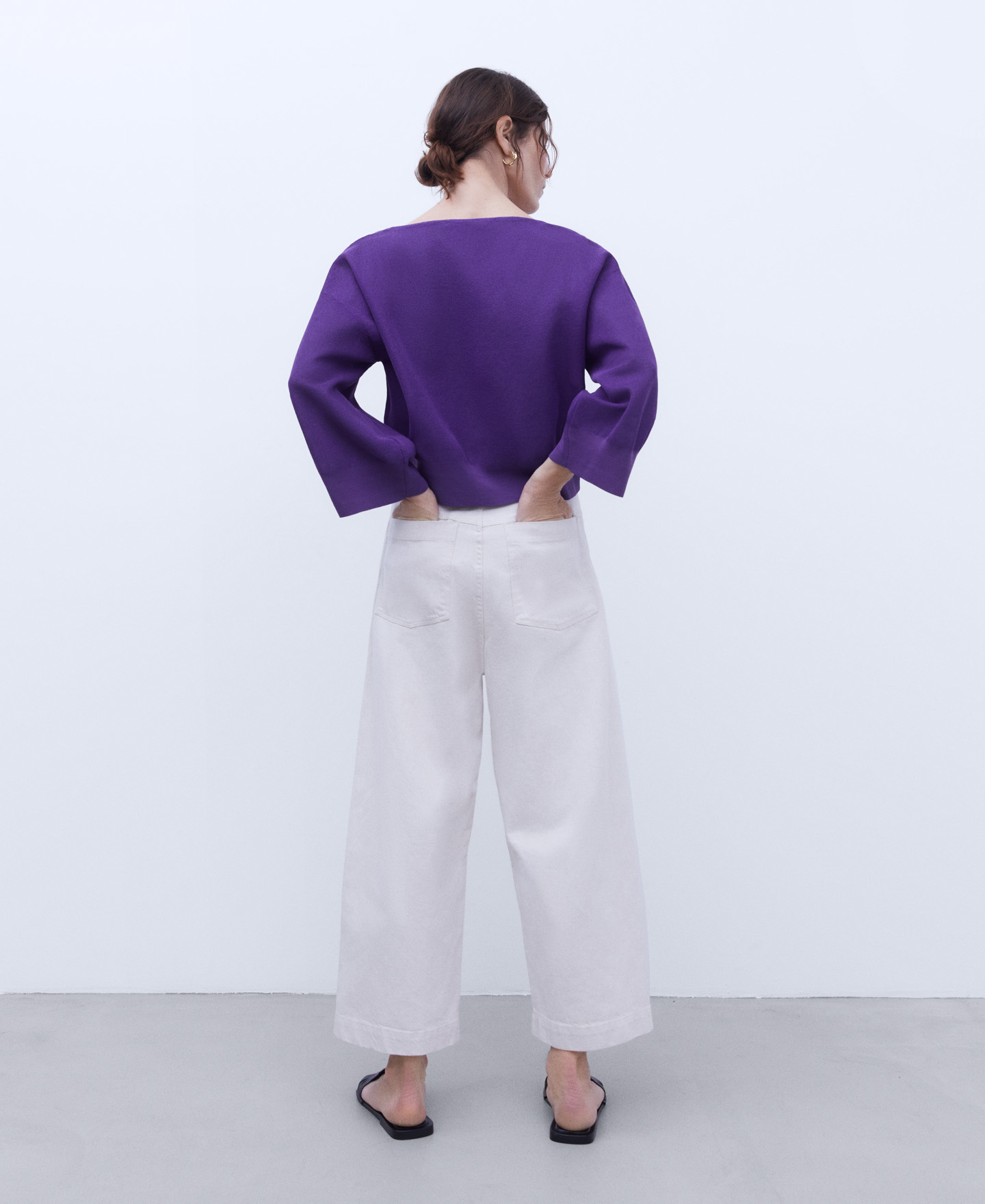V-neckline sweater image number 2