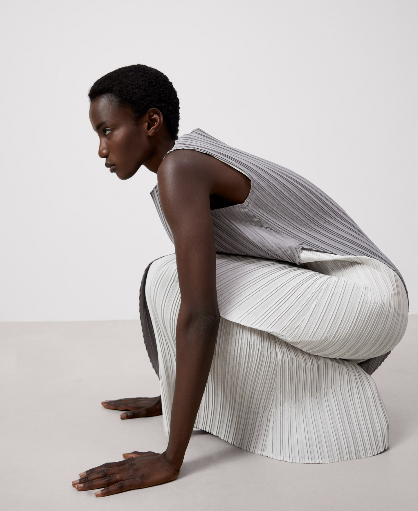 Asymmetrical two-color crinkle dress image number 4