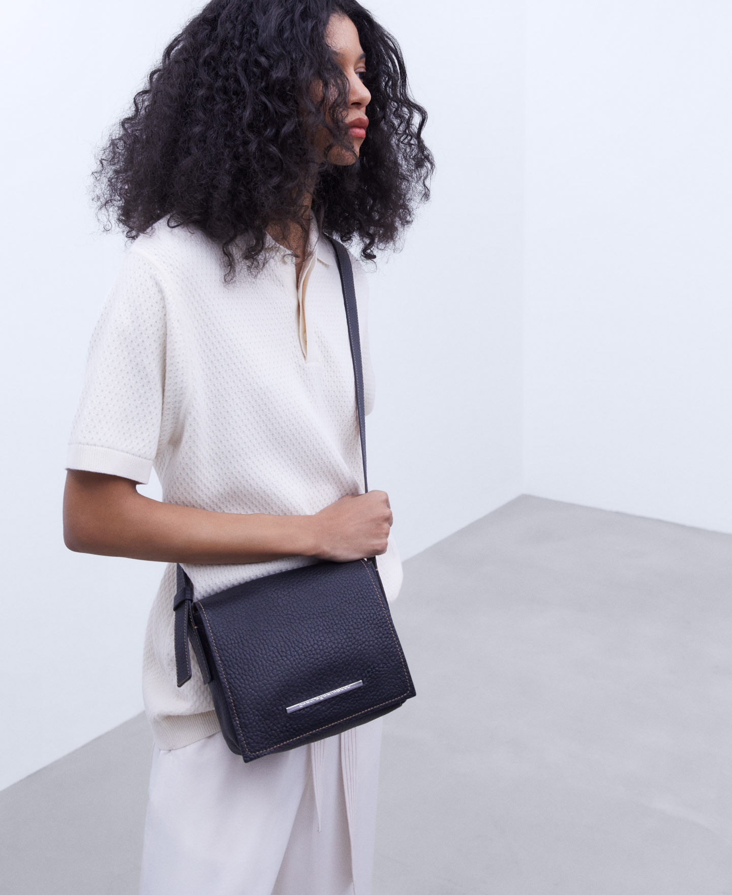 Responsible leather mini shoulder bag image number 4