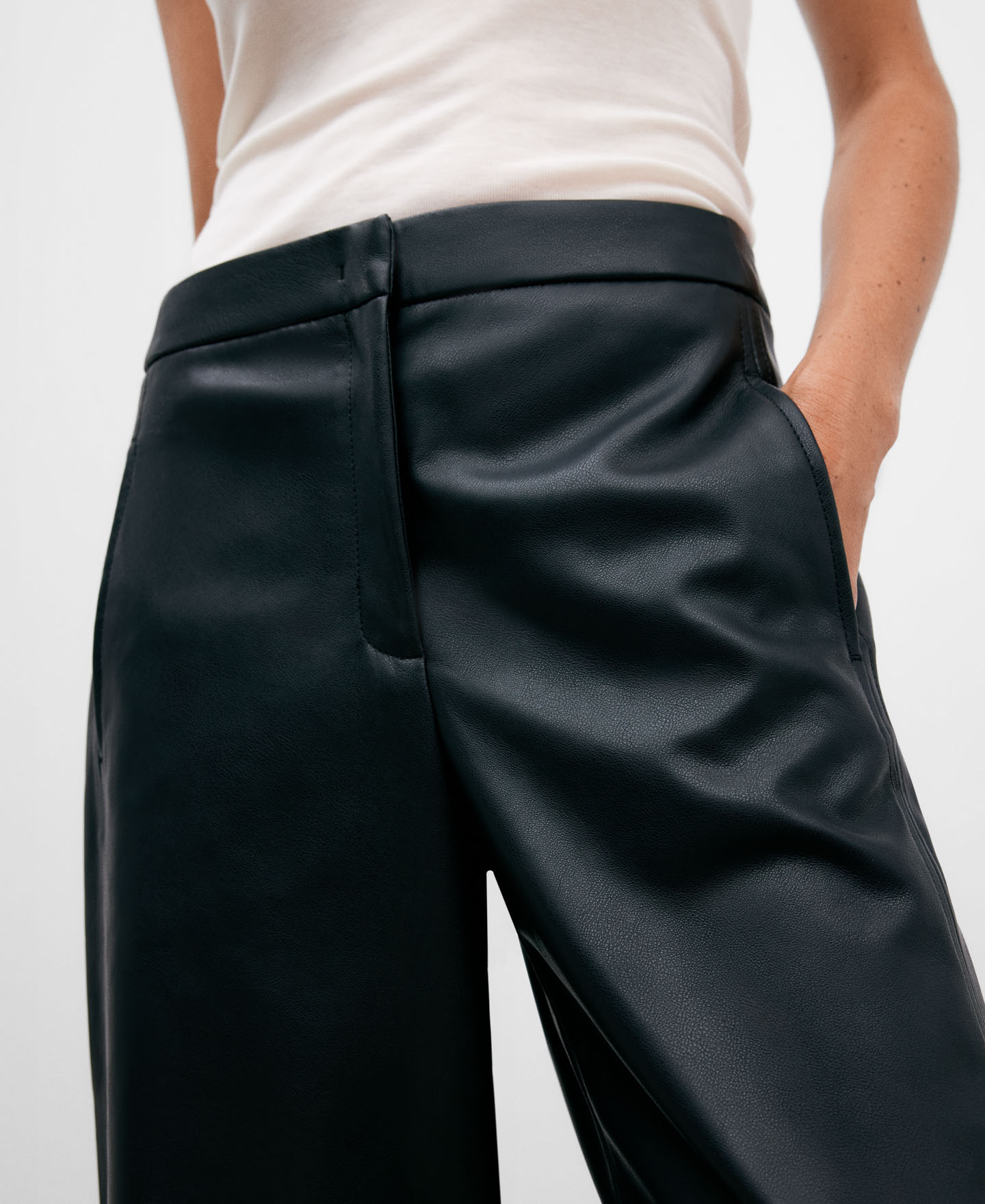 シンセティックレザーのストレートパンツ image number 3