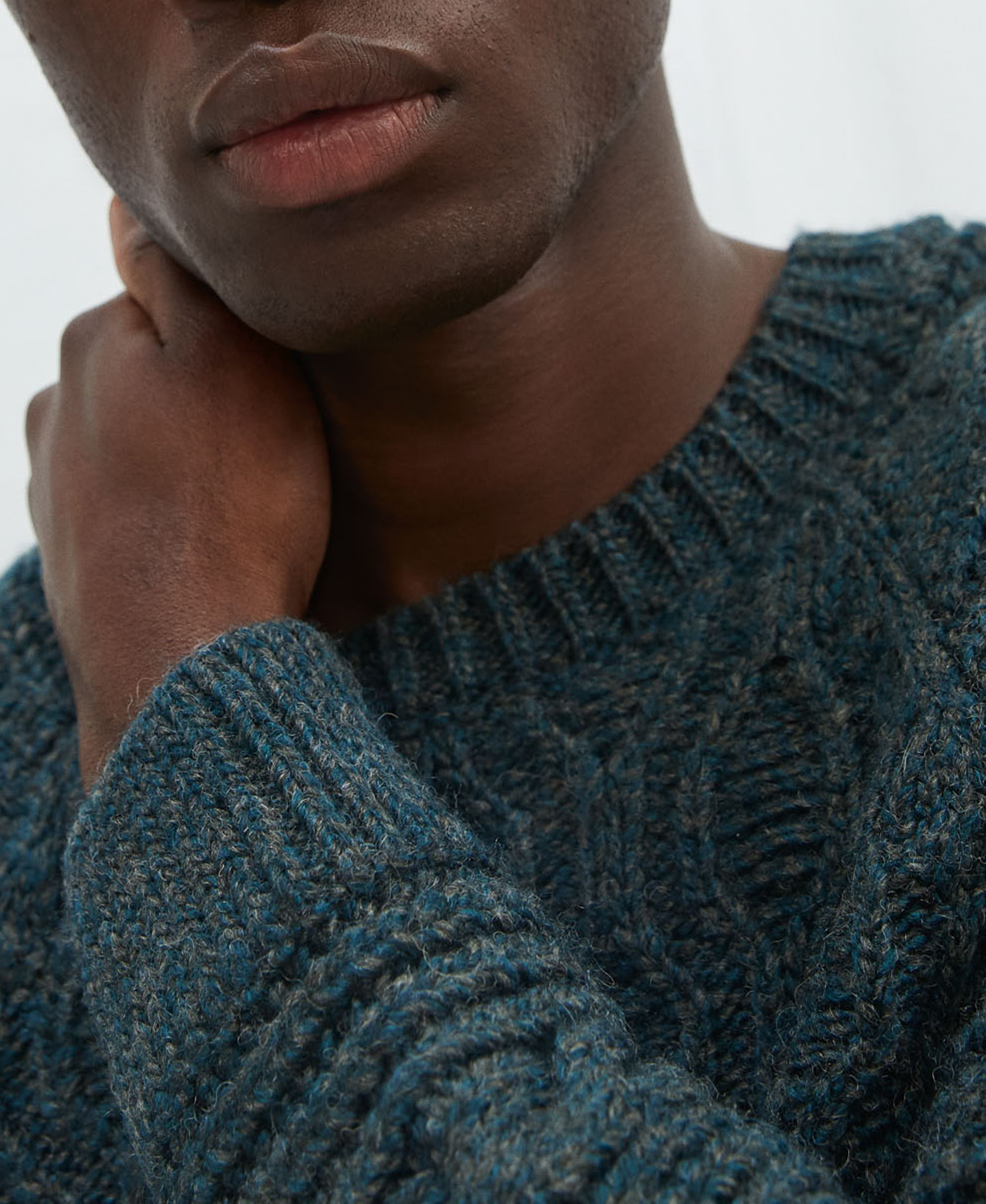 Knitted round neck sweater image number 3