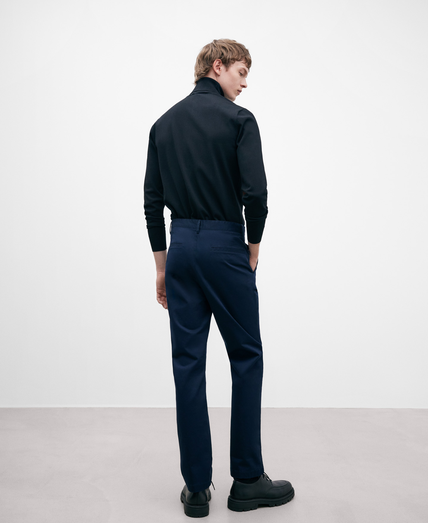 Pantalón chino en twill de algodón image number 2