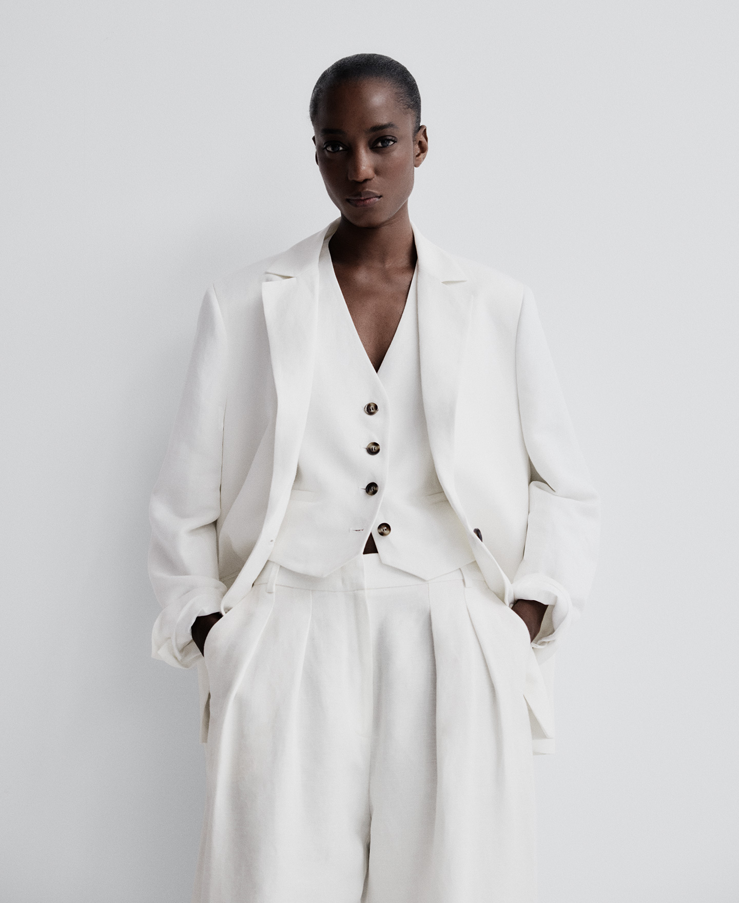 Blazer recta con lino europeo mujer image number 4