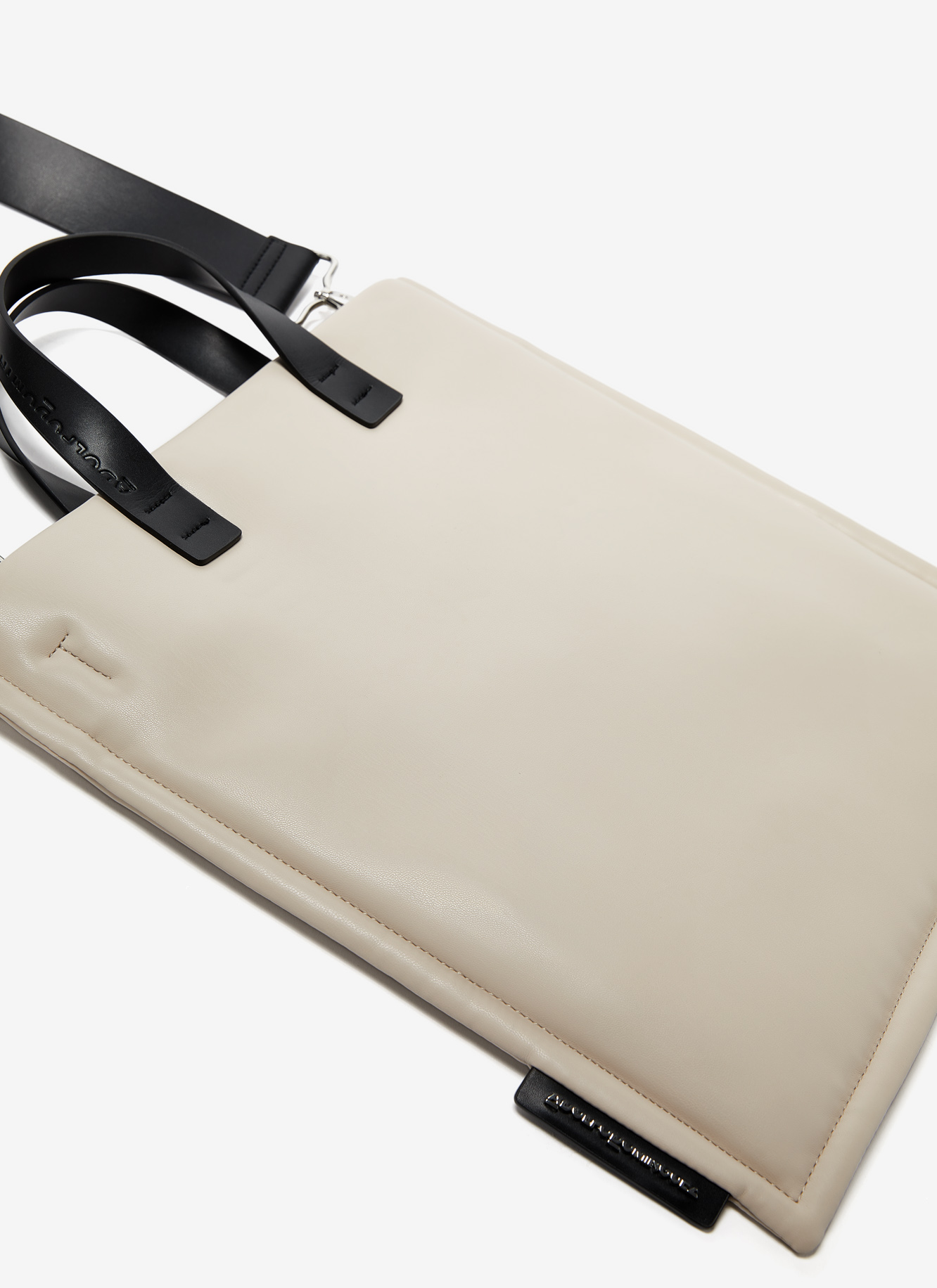 Shopper acolchado en materia soft image number 2