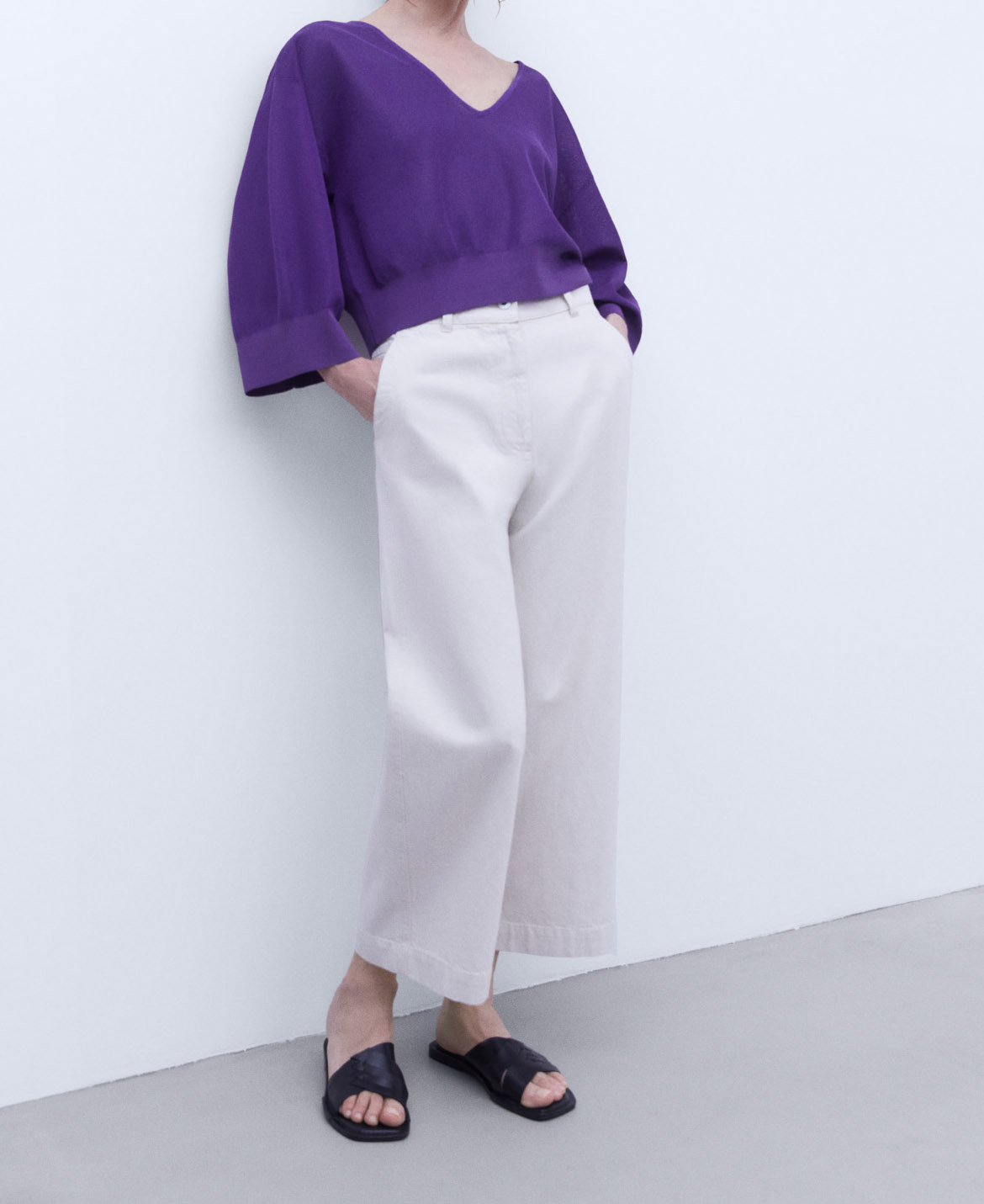 V-neckline sweater image number 1