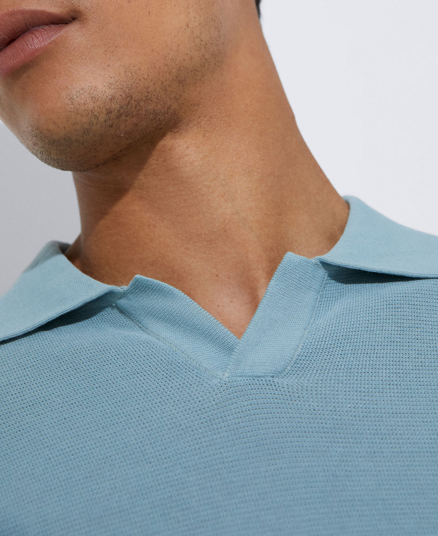 V-neck polo shirt image number 3