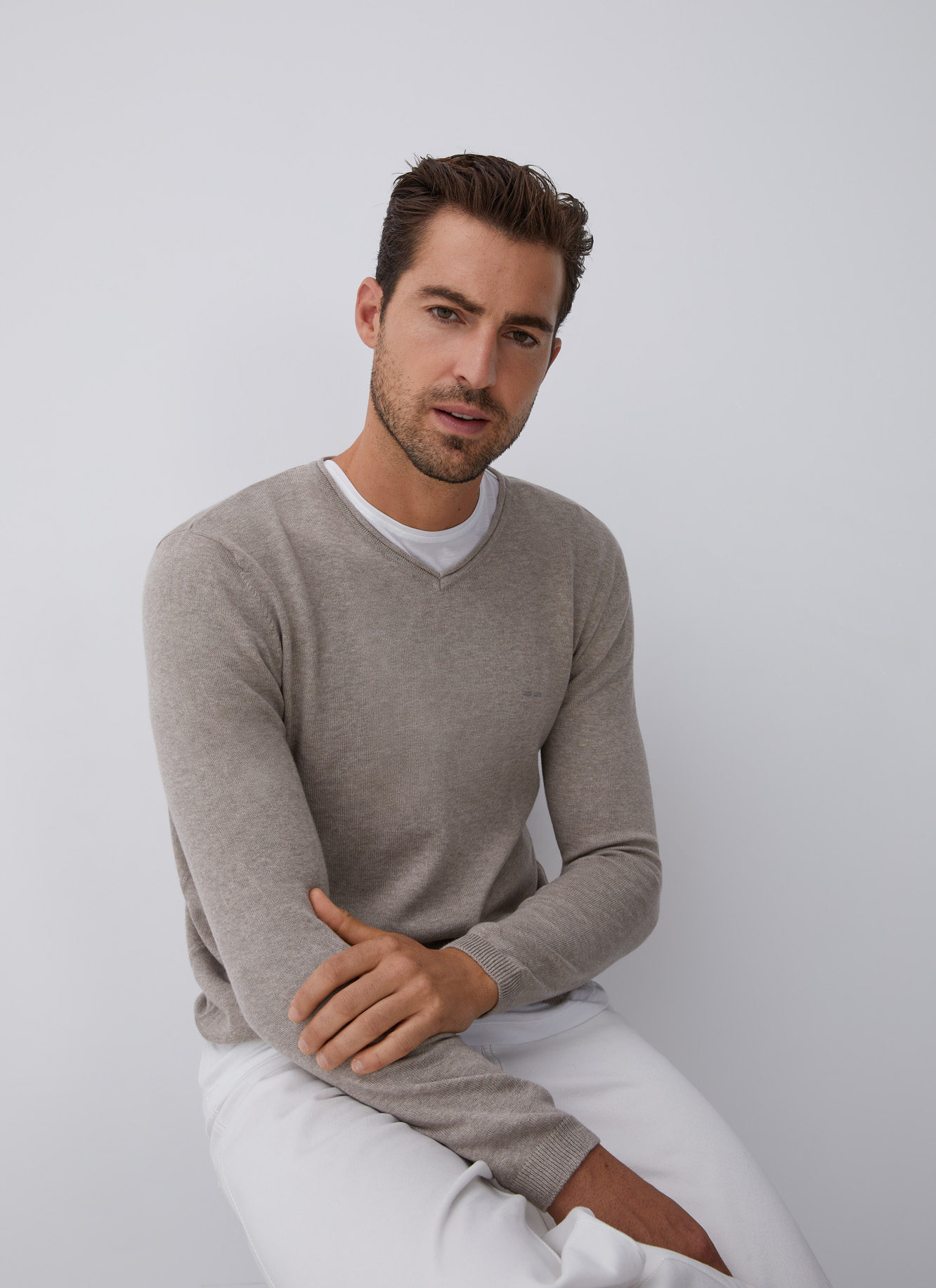 Jersey con cuello pico de rulo image number 0