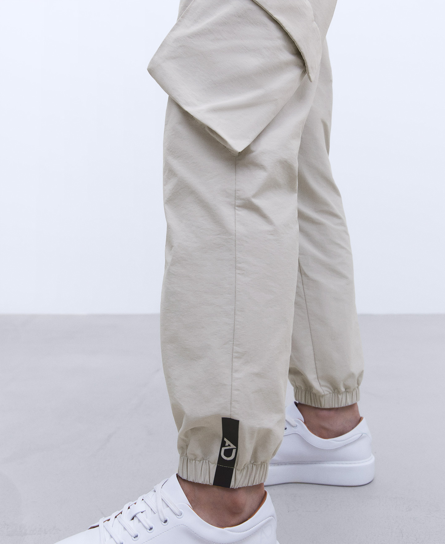 Cotton and nylon cargo trousers image number 3