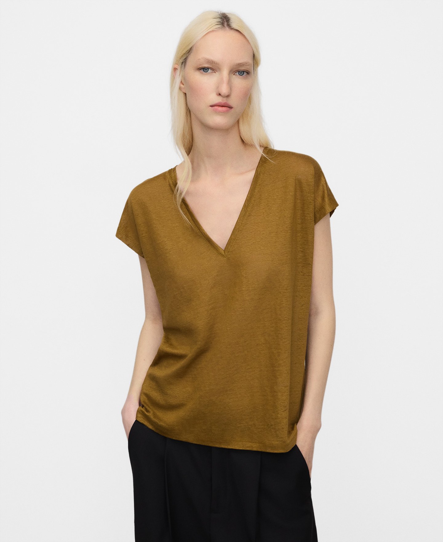 European linen V-neck straight T-shirt image number 0