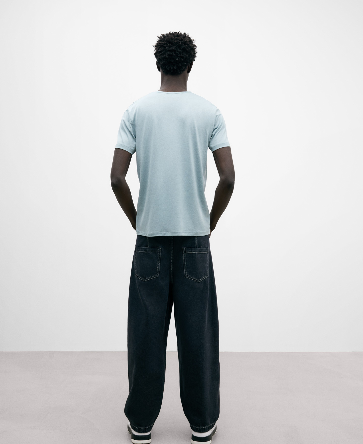 Light blue crew neckline T-shirt image number 2