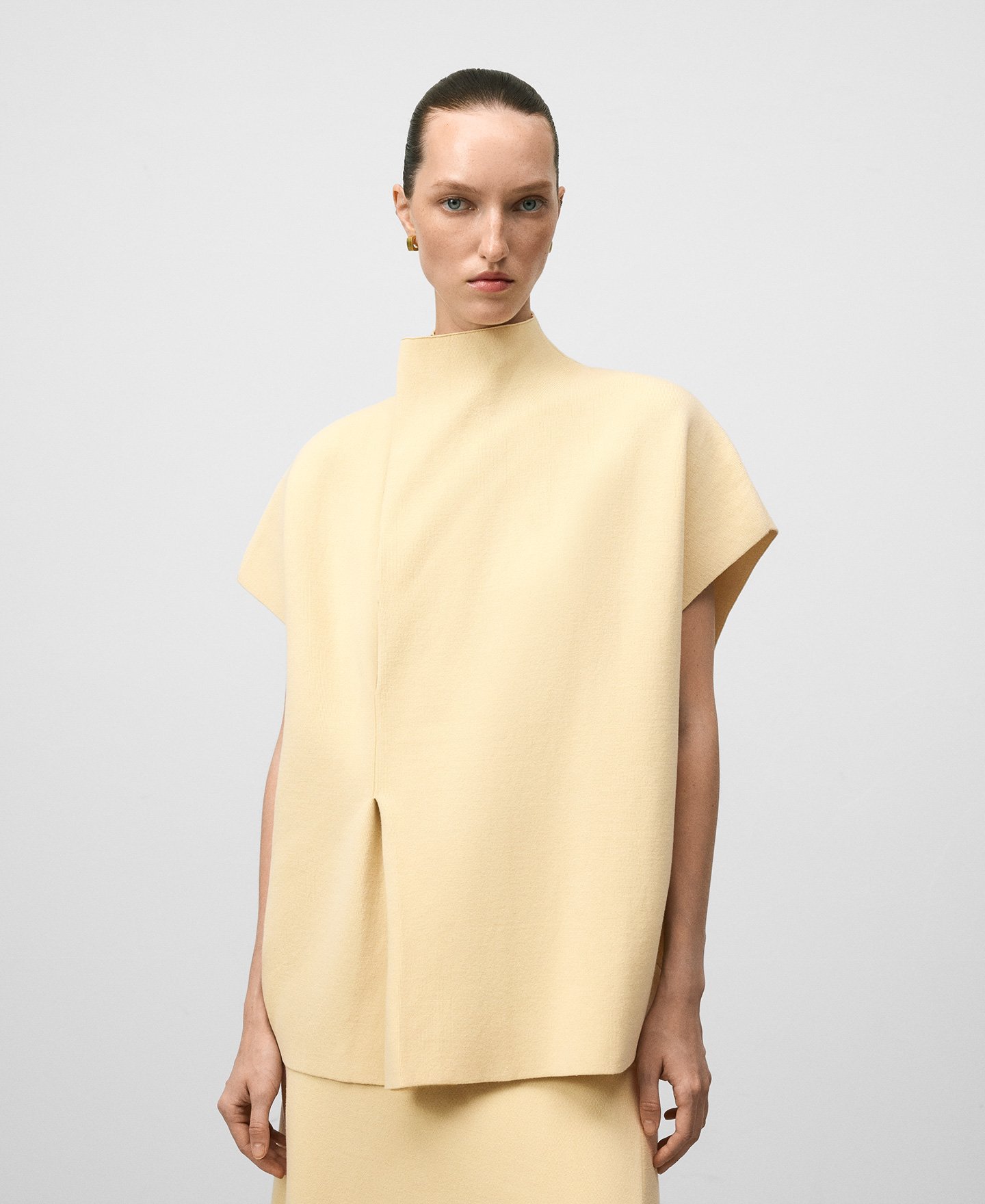 Knit vest with front pleat woman image number 0