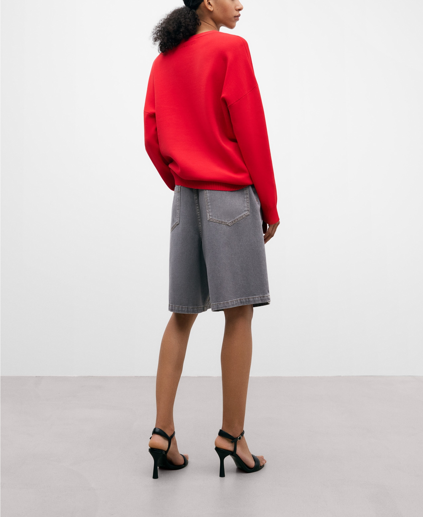 Jersey básico escote pico image number 2