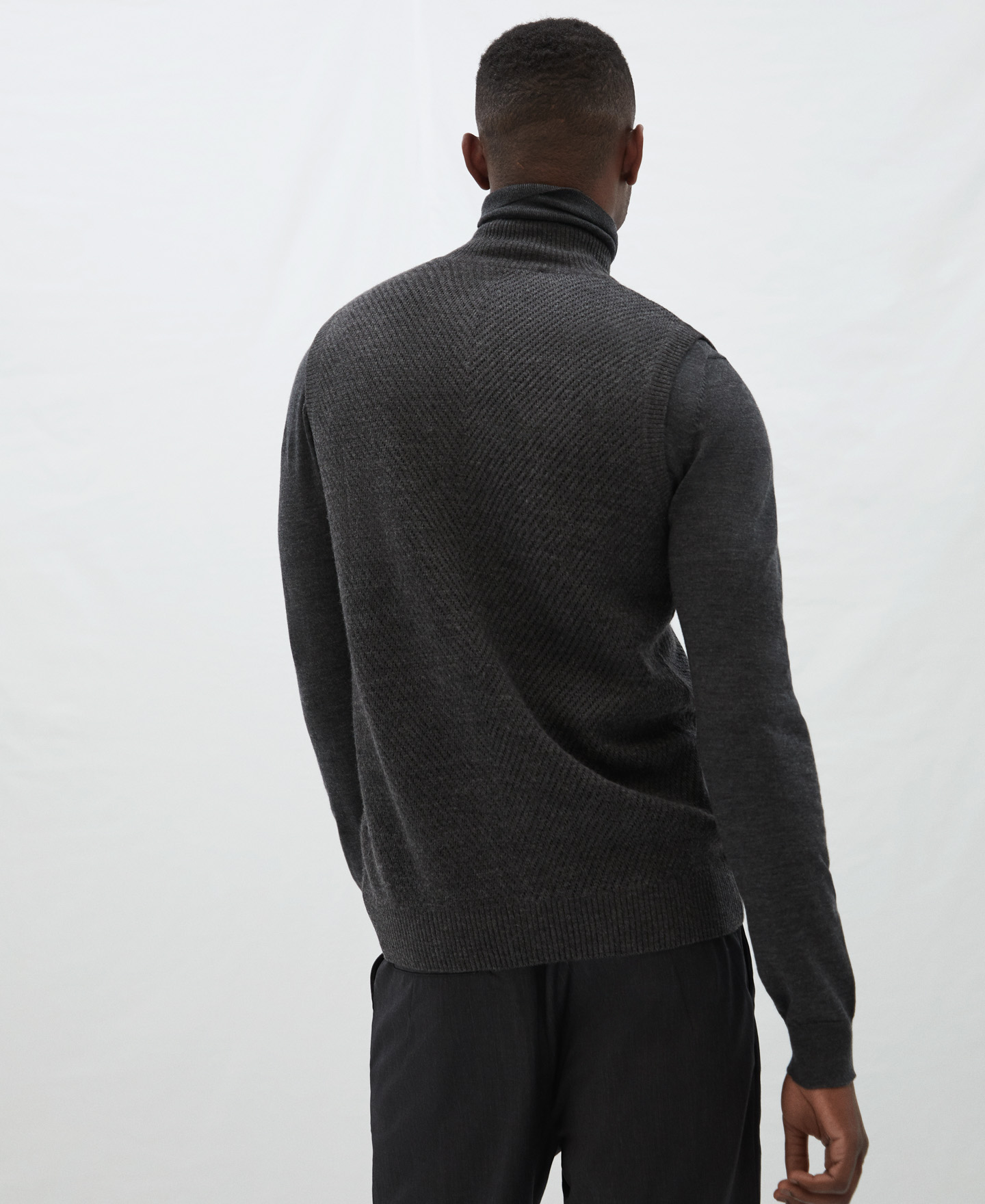 Round neck vest in wool fabric image number 2