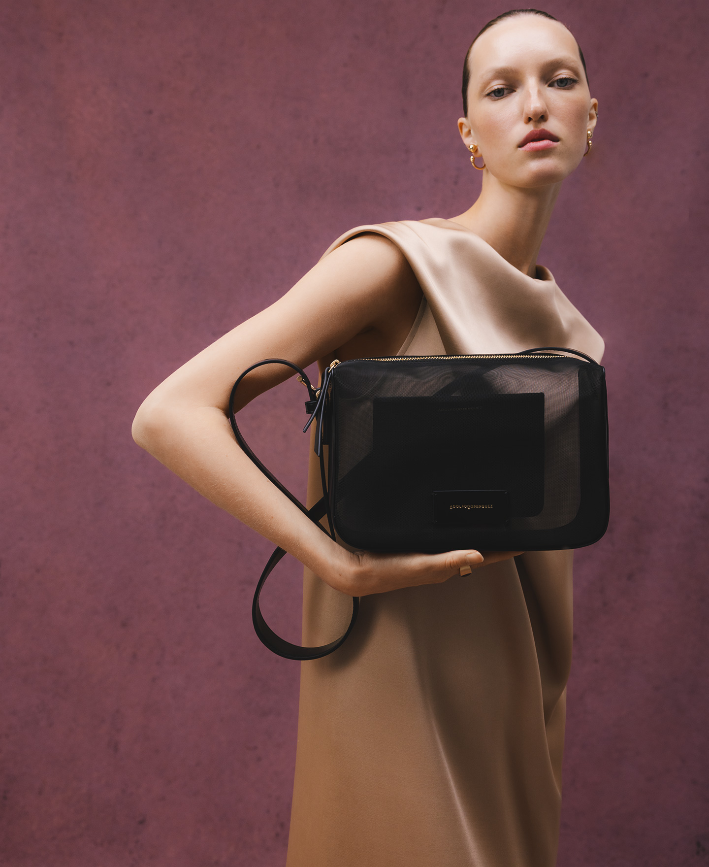 Medium mesh crossbody woman image number 4