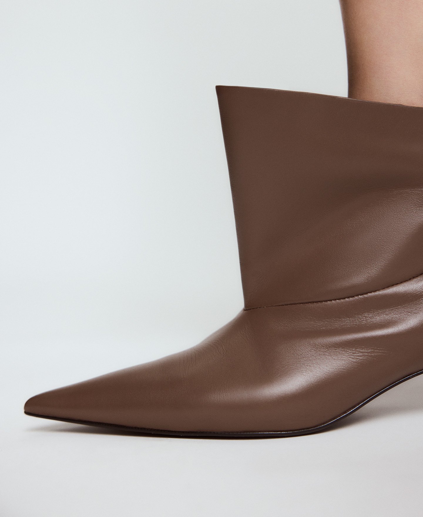 Asymmetrical-shaft ankle boot image number 4