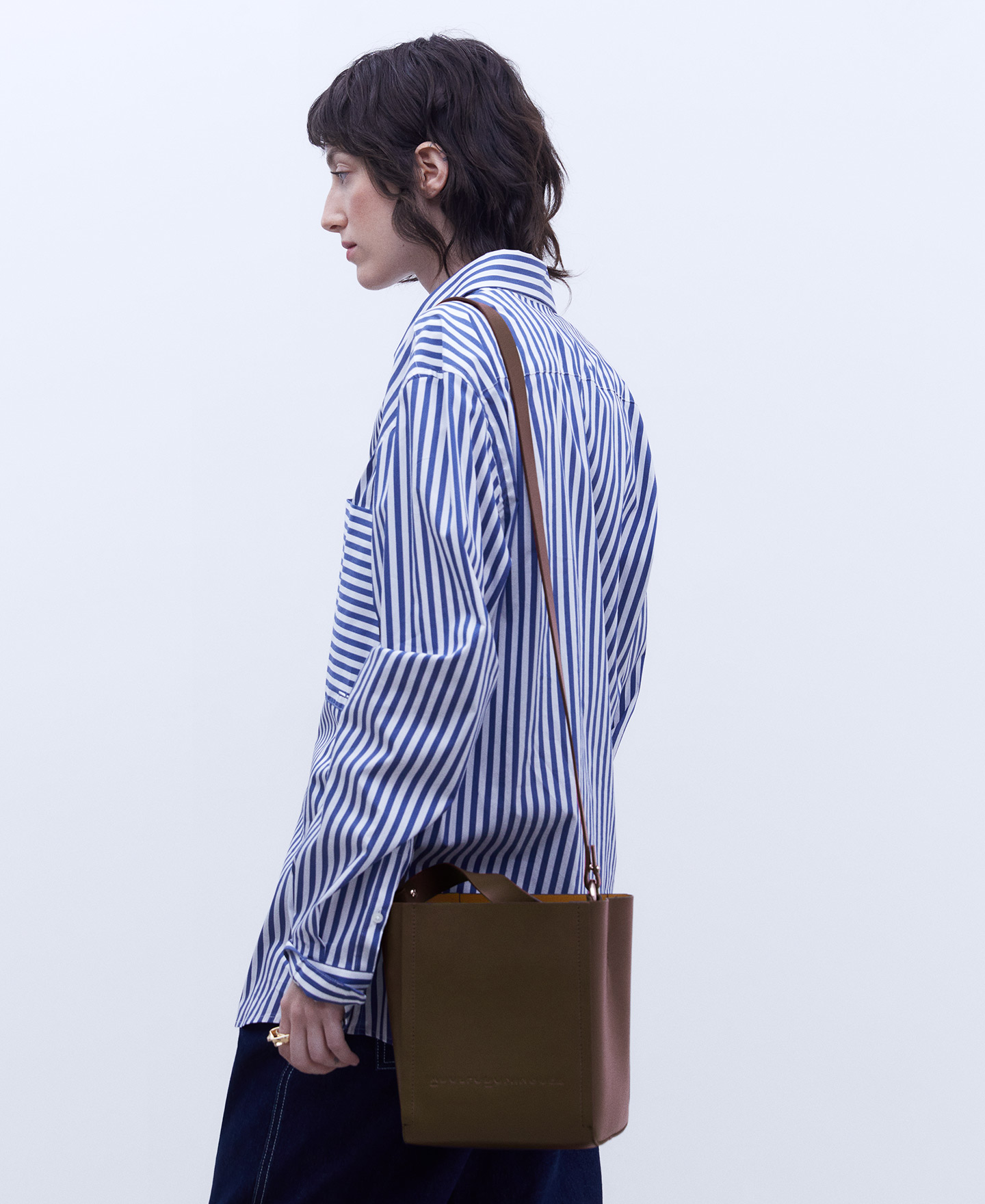 Bolso cubo Made in Spain en piel image number 5