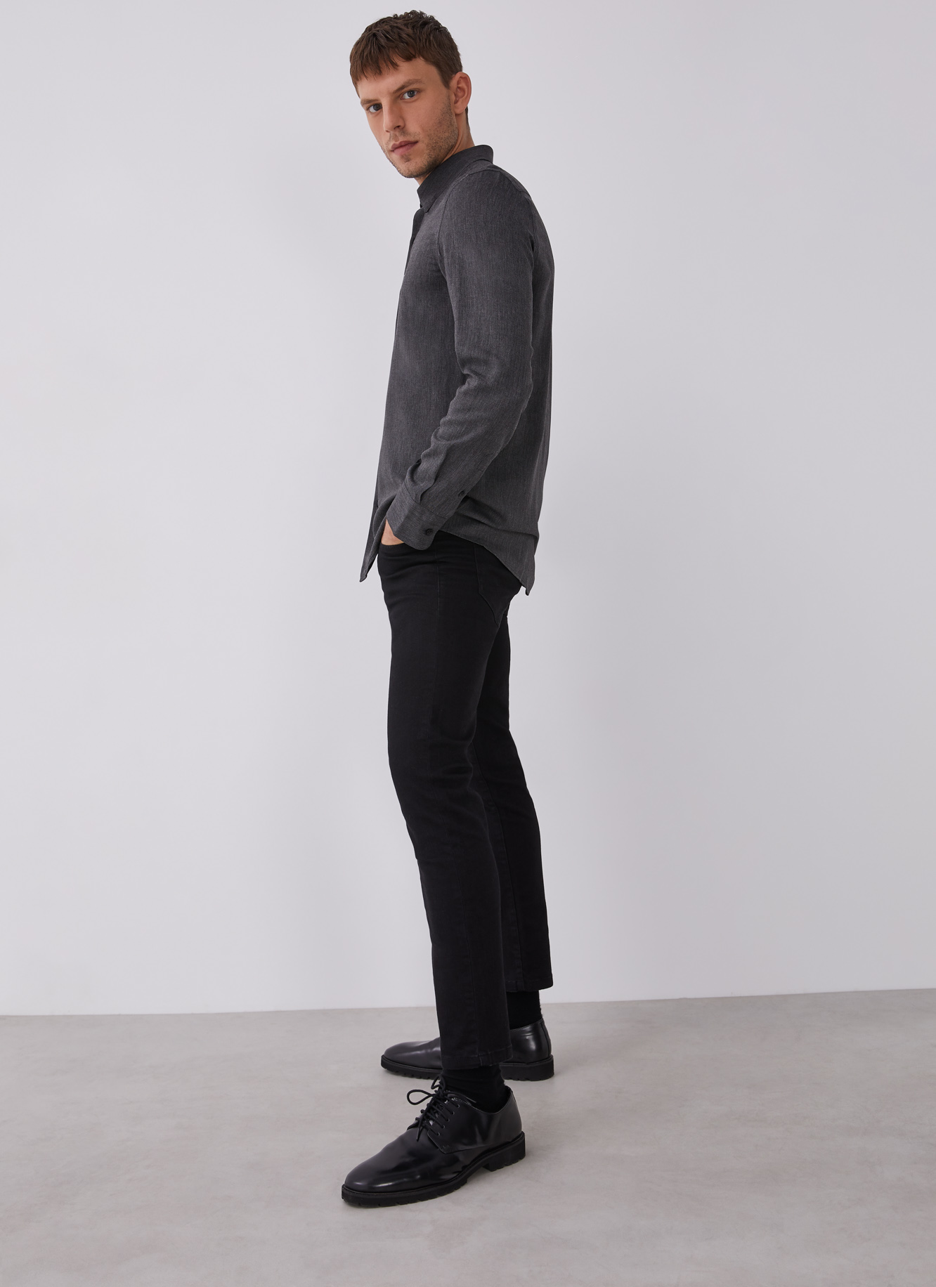 Camisa en viscosa con logo image number 4