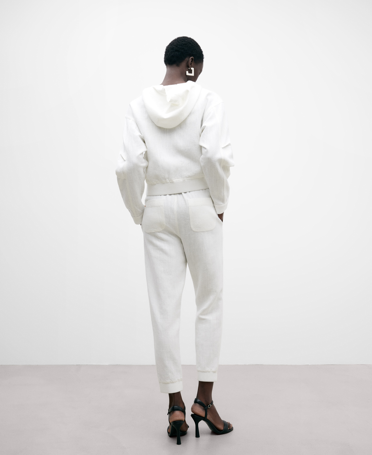 Pantalón jogger en lino y algodón image number 2