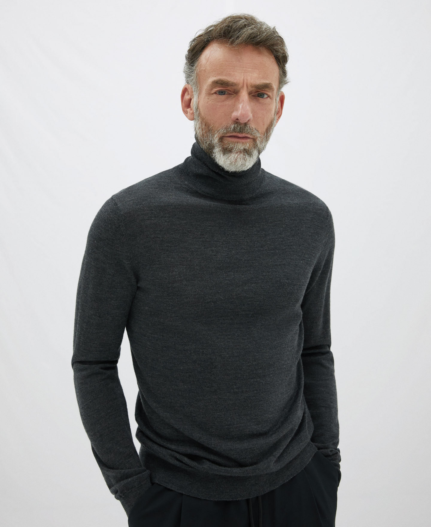 Jersey cuello alto en lana merino image number 0