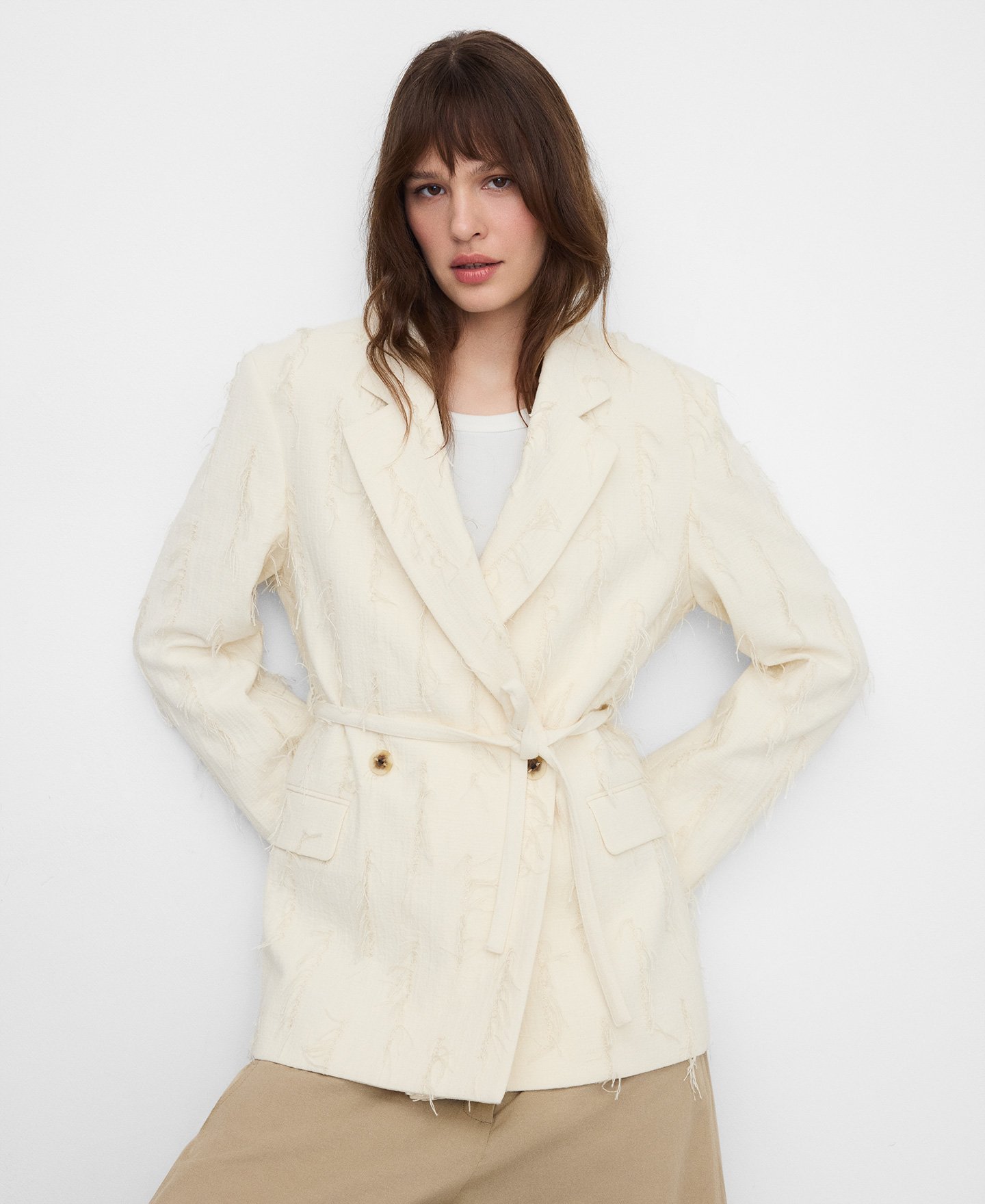 Blazer sastre cruzado detalle desflecado image number 0