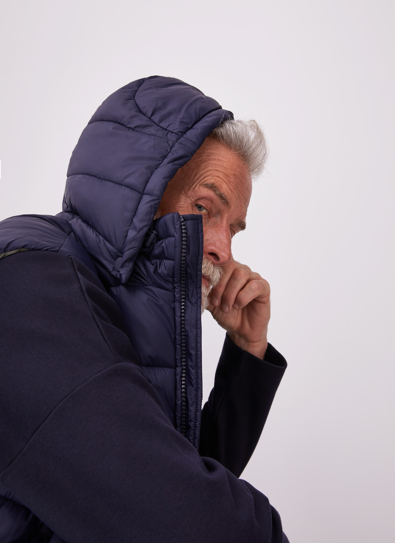 Recycled polyamide hooded waistcoat image number 4