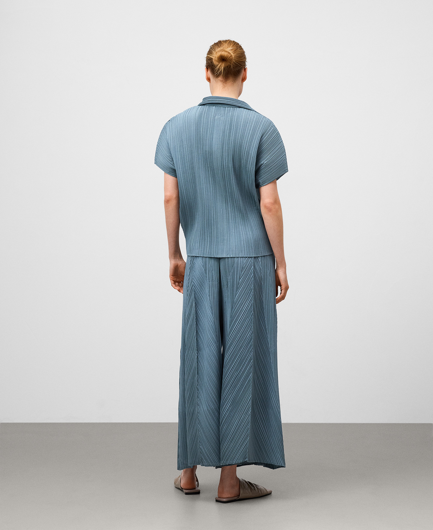 Crinkle palazzo trousers woman image number 2