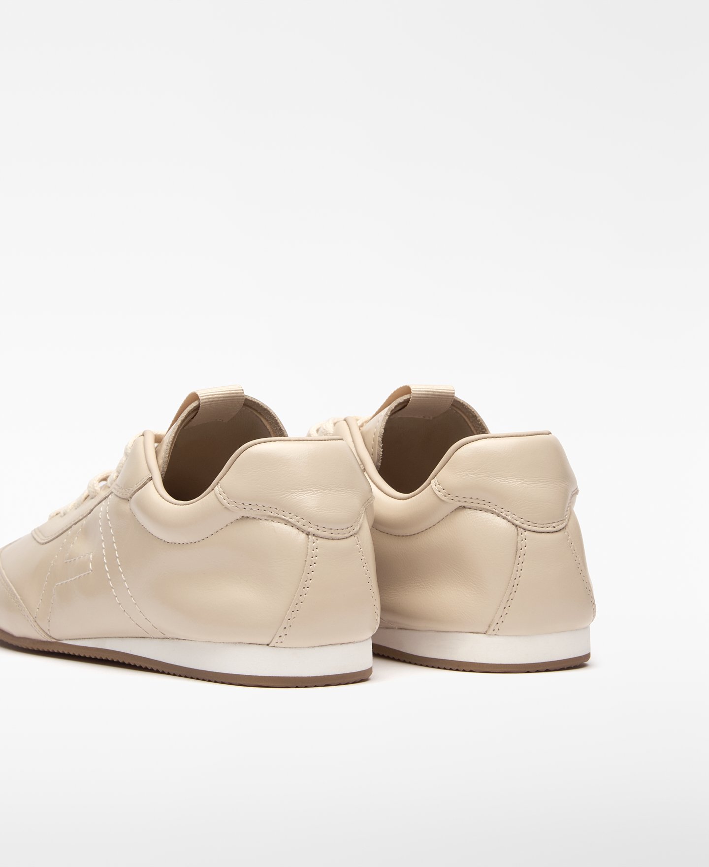 Zapatilla soft logo pespunteado piel image number 2