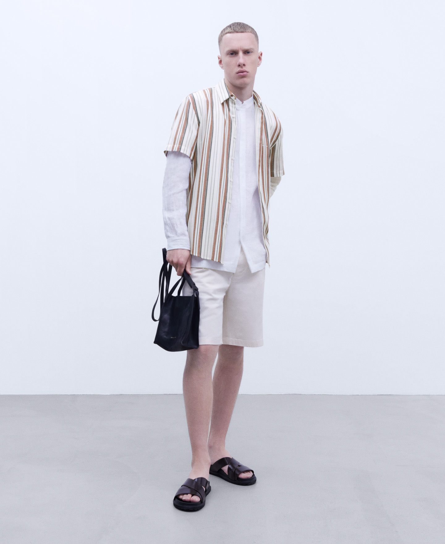 Short sleeve striped shirt image number 1
