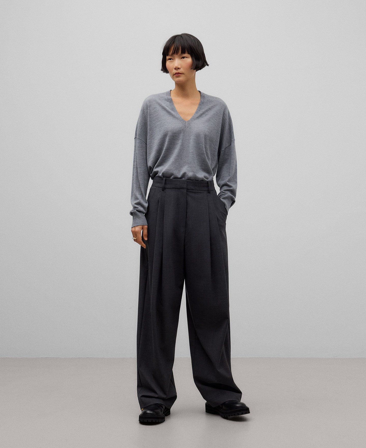 Merino wool V-neck sweater woman image number 1