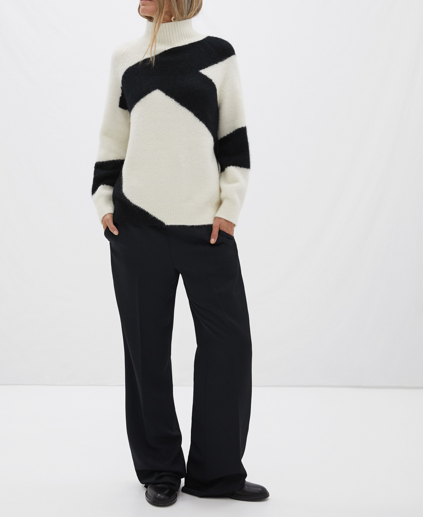 Intarsia sweater in wool knit image number 1