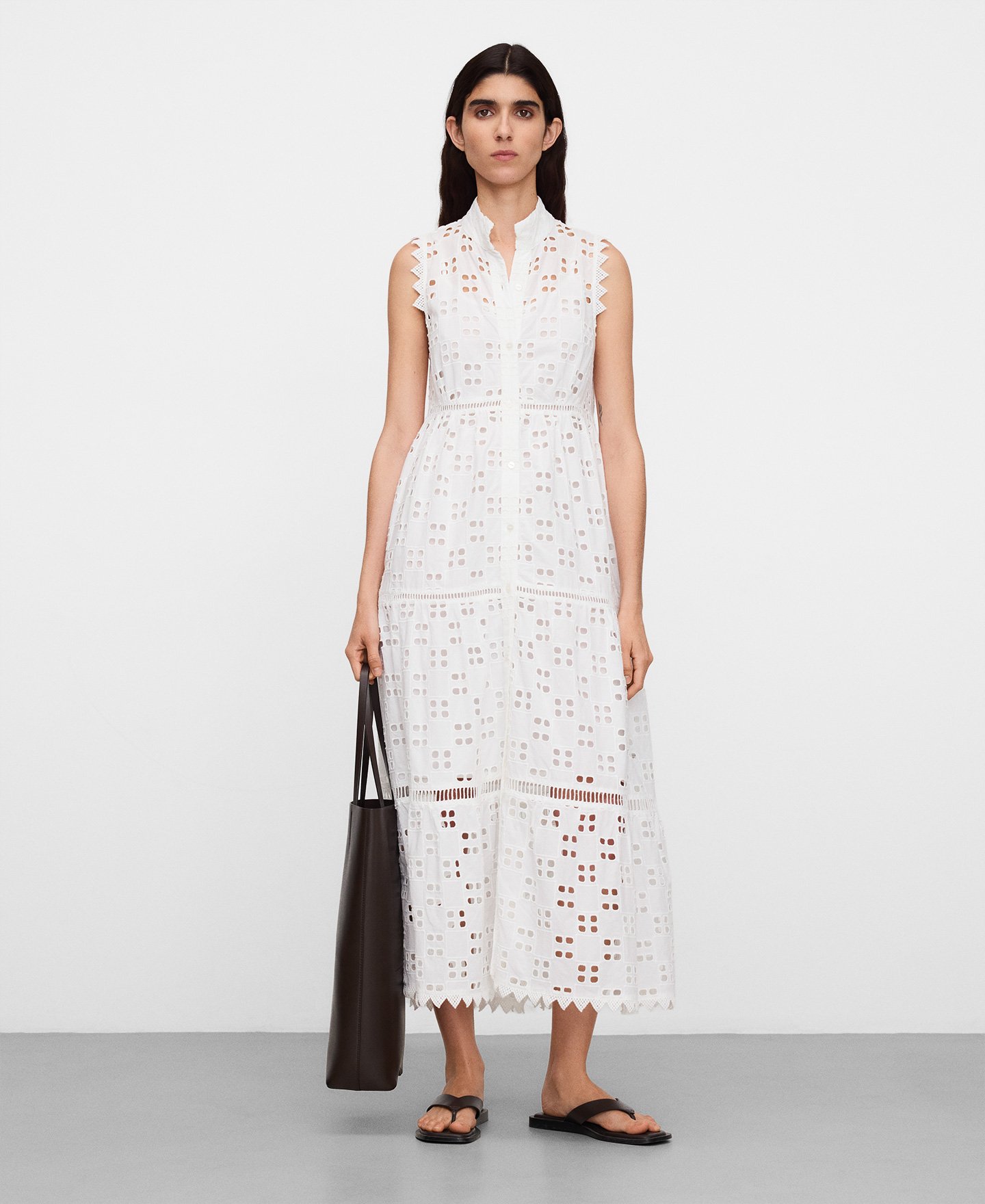 Vestido bordado ingl&ecirc;s com gola em V image number 1