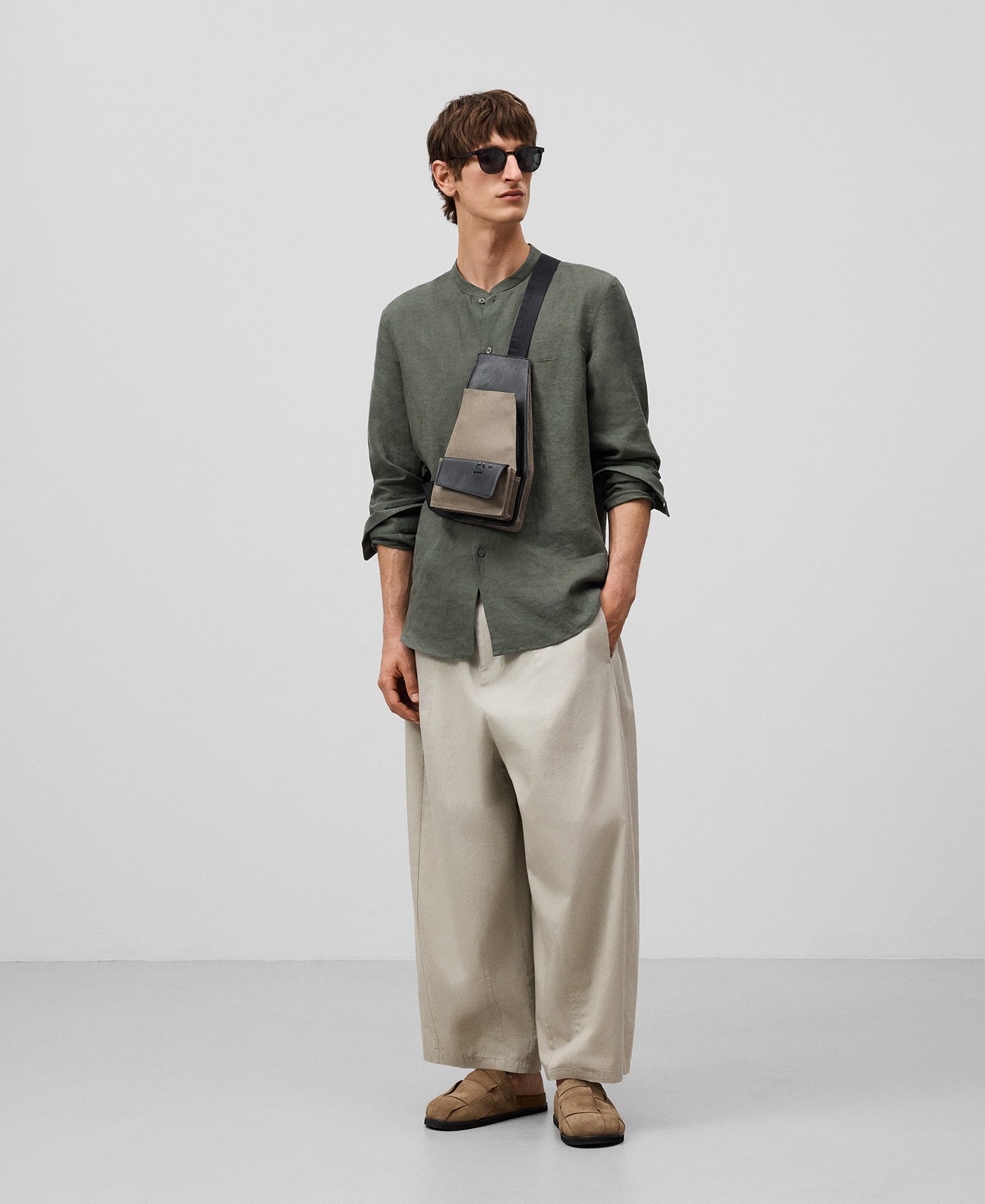 Recycled material crossbody man image number 5