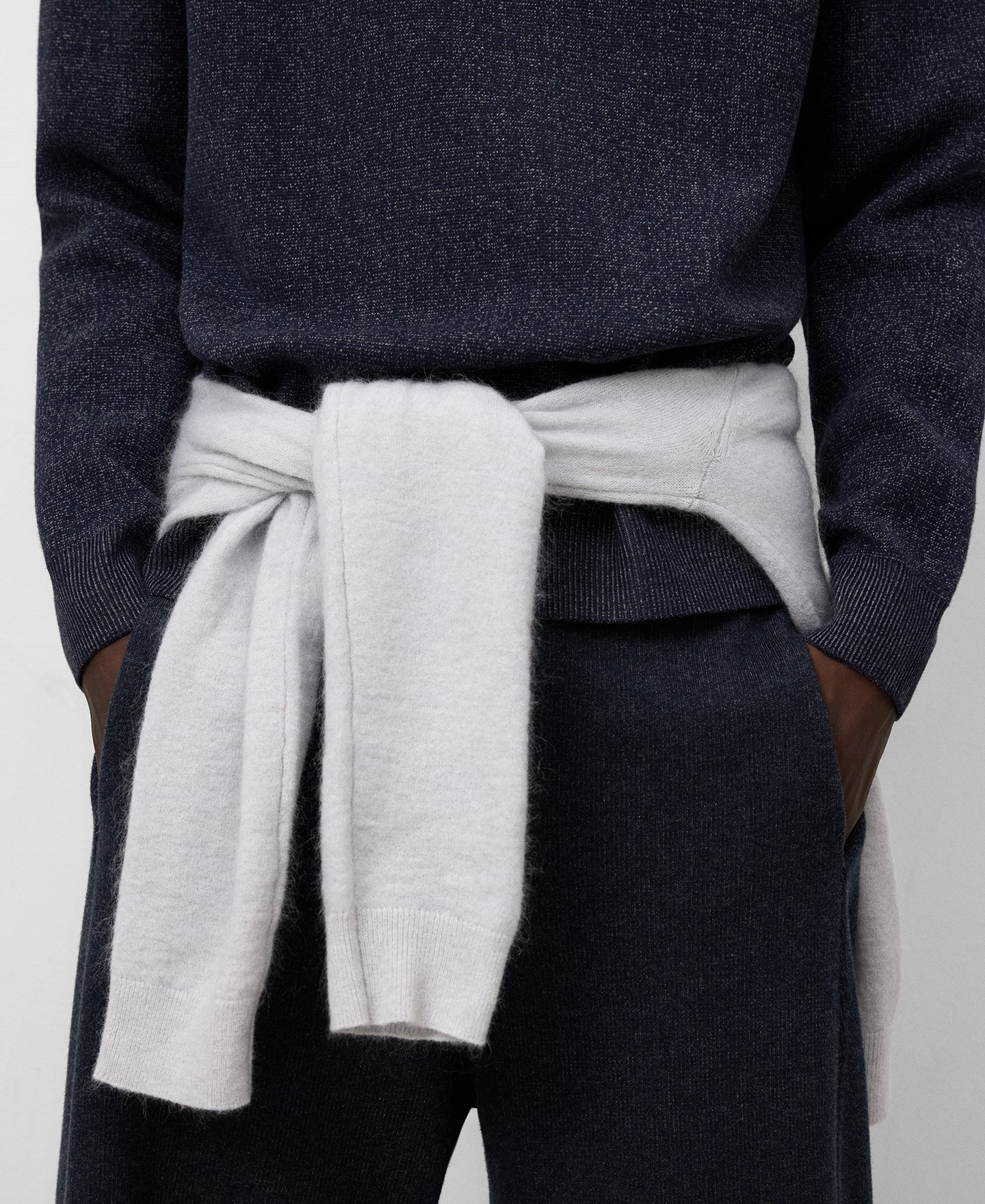 Barrel fit trousers man image number 3