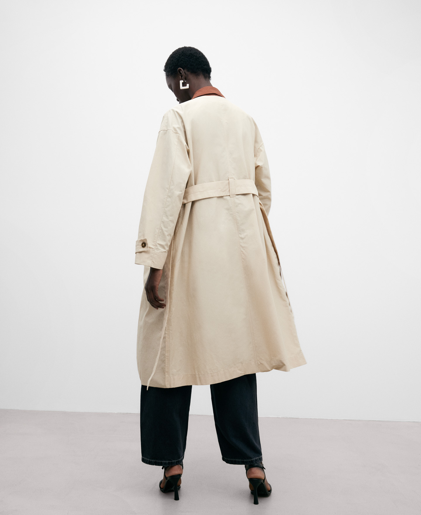 Gabardina larga doble tejido mujer image number 2