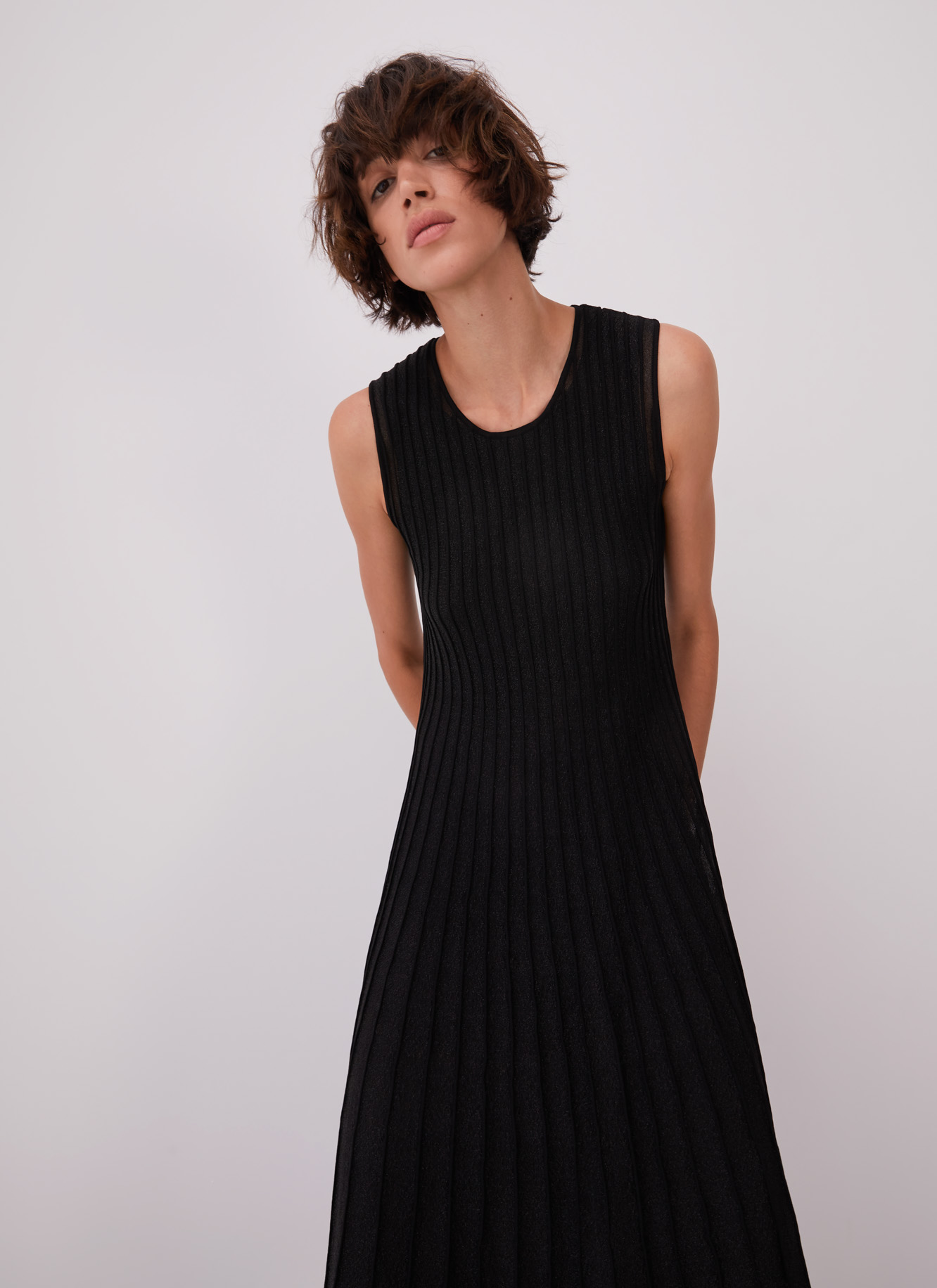 Vestido cóctel en punto con textura image number 2