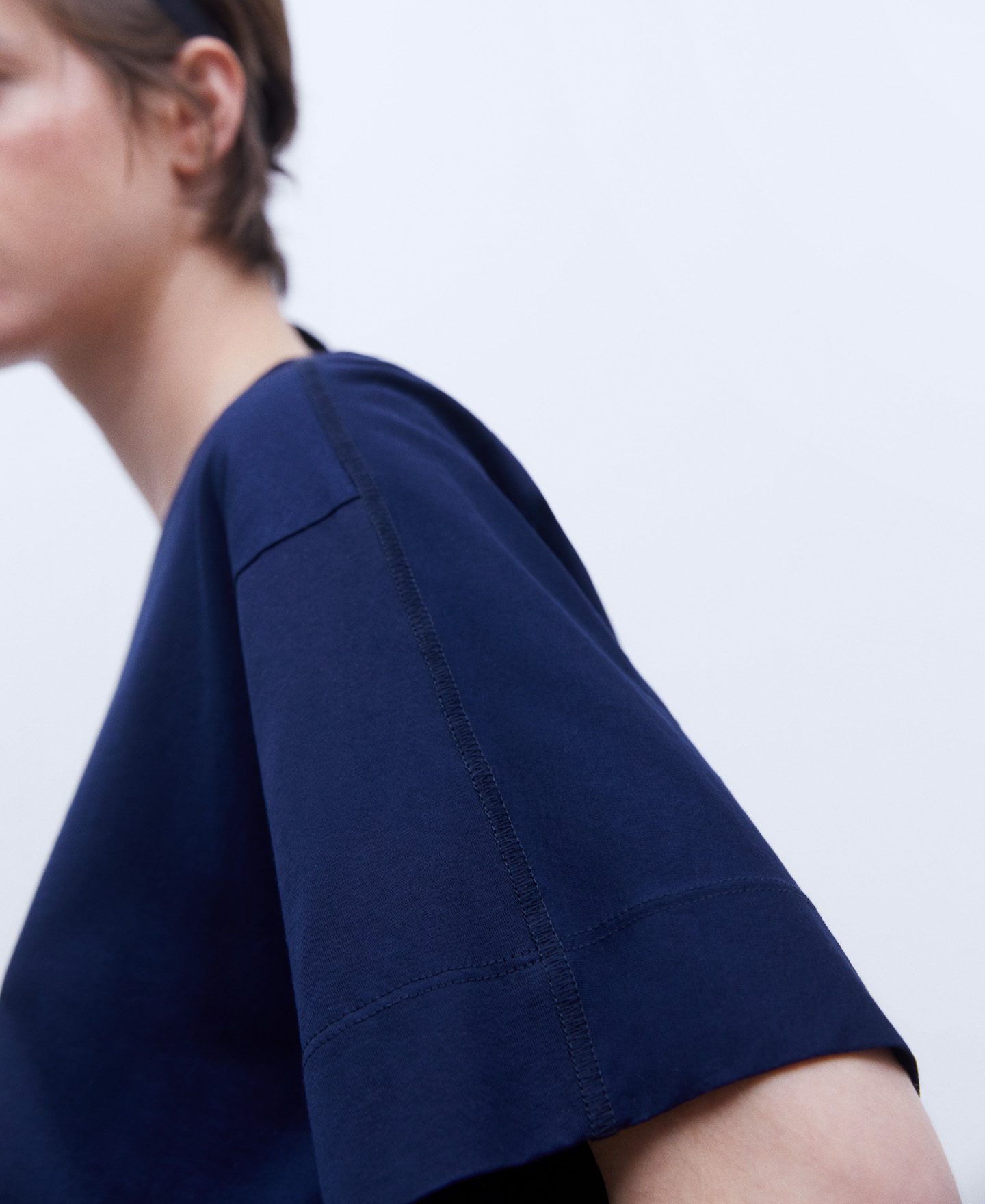 Cotton crew neck t-shirt image number 3