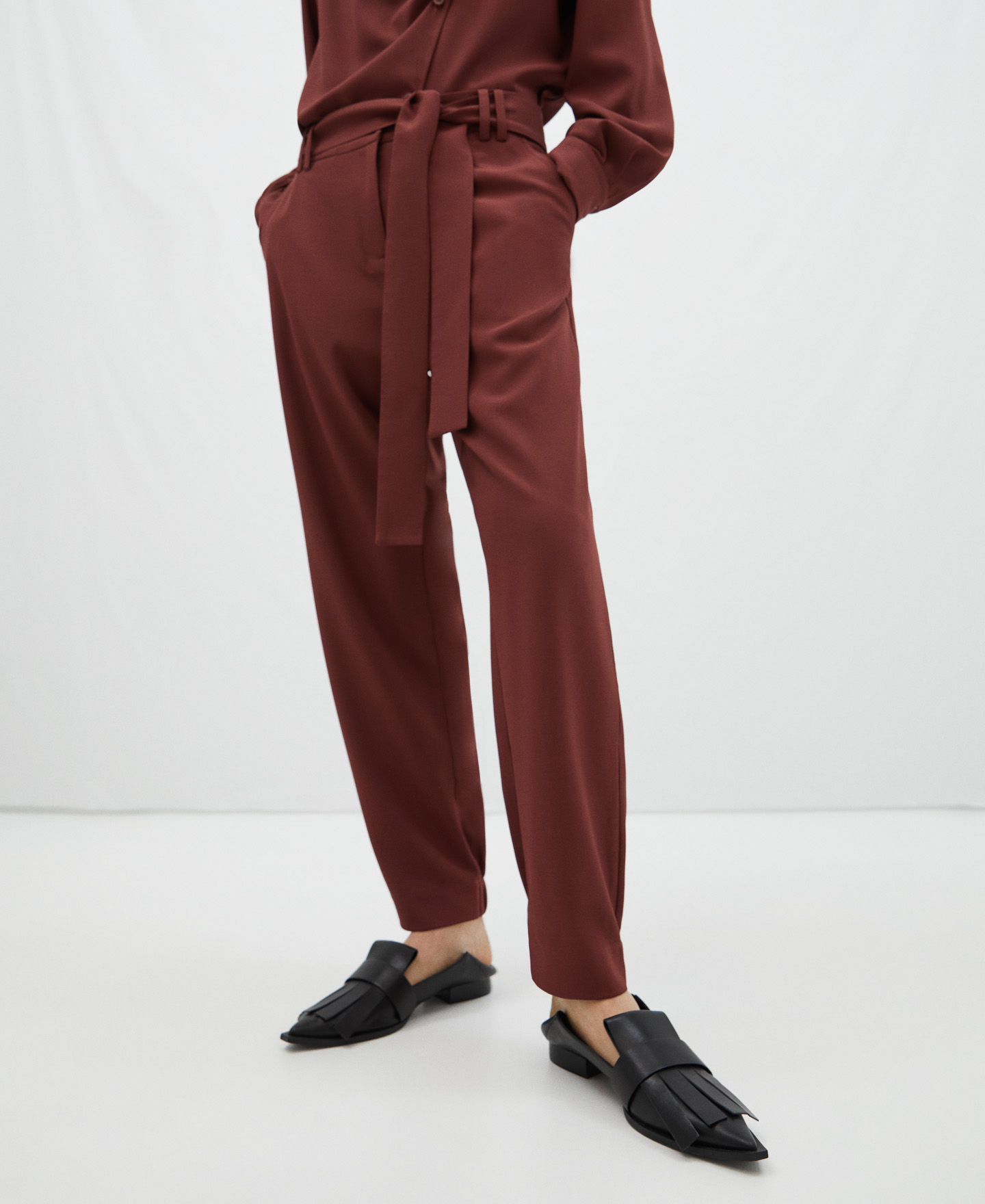 Pantalón jogger silueta relajada image number 0